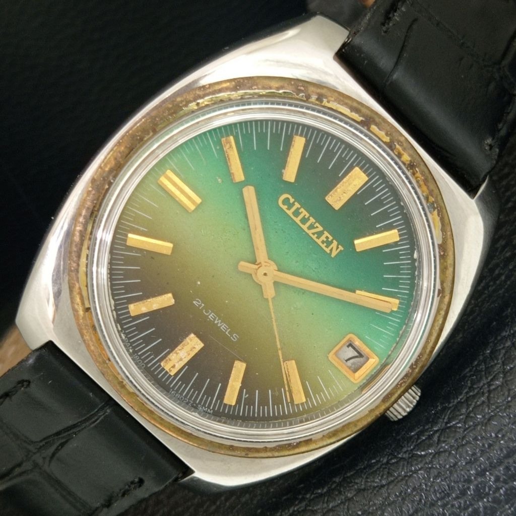 Vintage 1981 Citizen Manual Mens Silver Watch WDaydate  Green Accents